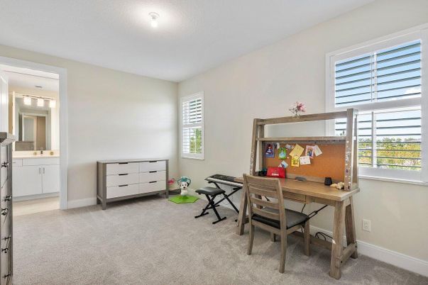 Home Office, Interior