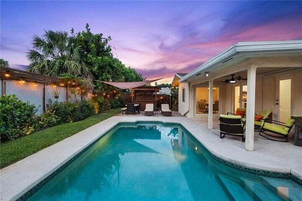 Exterior, Pool, Water
