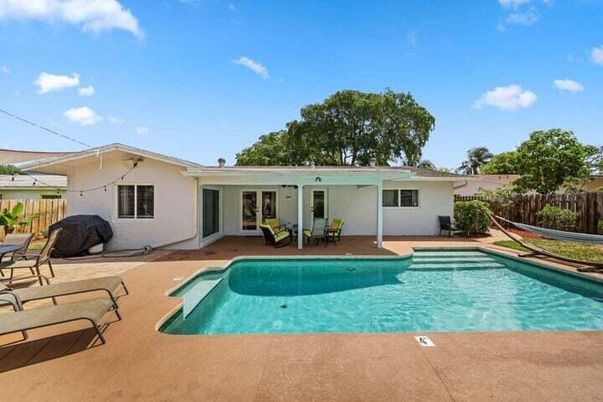 Exterior, Pool