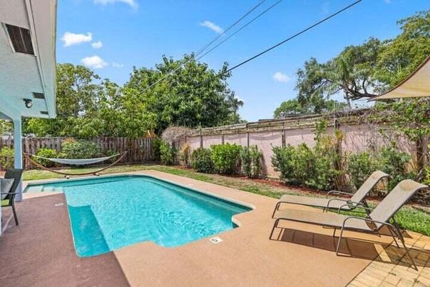 Exterior, Pool