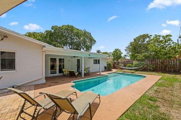 Exterior, Pool