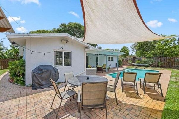 Exterior, Pool