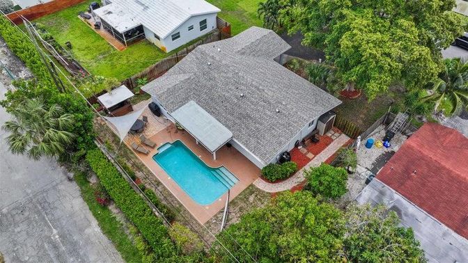 Exterior, Drone