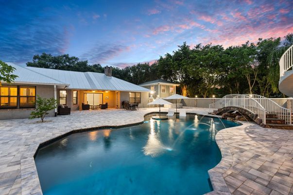 Exterior, Pool