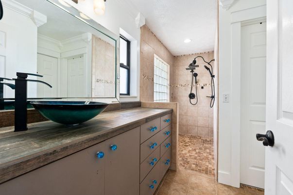 Bathroom, Interior, Recessed Lighting