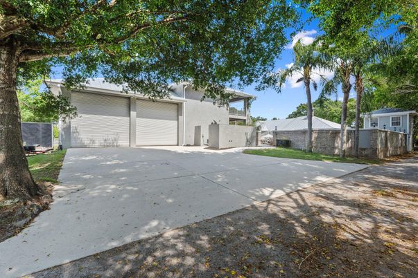 Detached Garage, Exterior