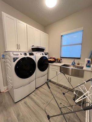 Interior, Washer, Wood Texture Flooring