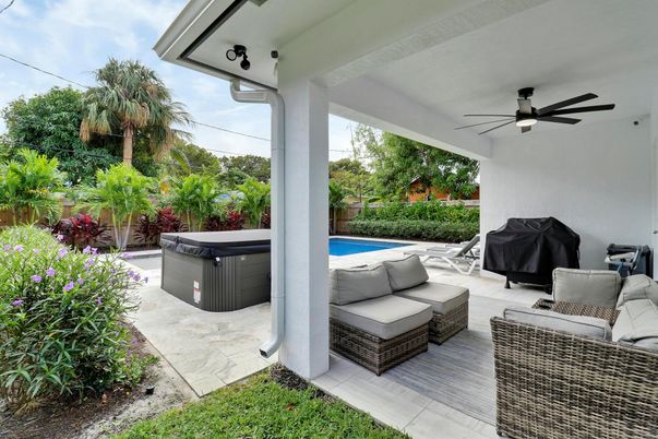 Exterior, Hot Tub, Pool