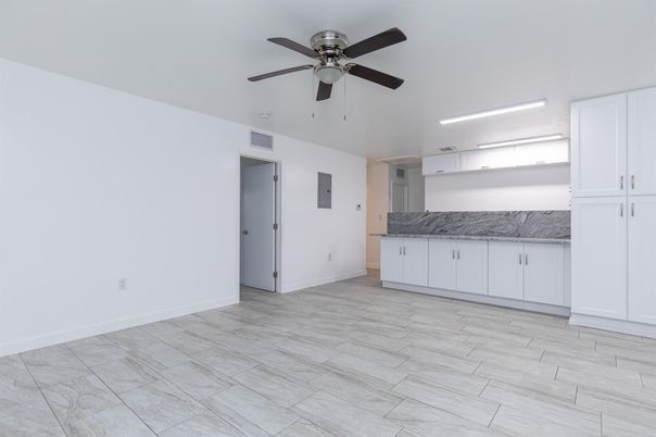 Empty room, Interior