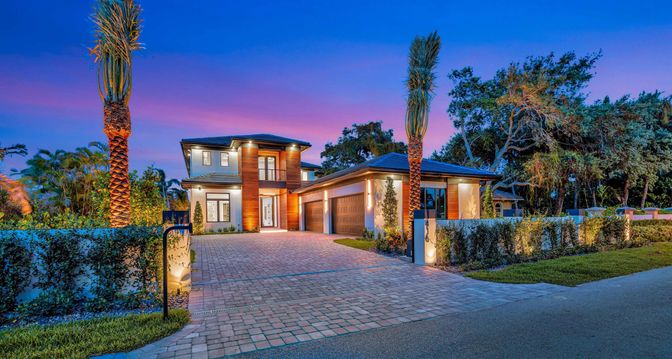 Attached, Exterior, Facade, Modern