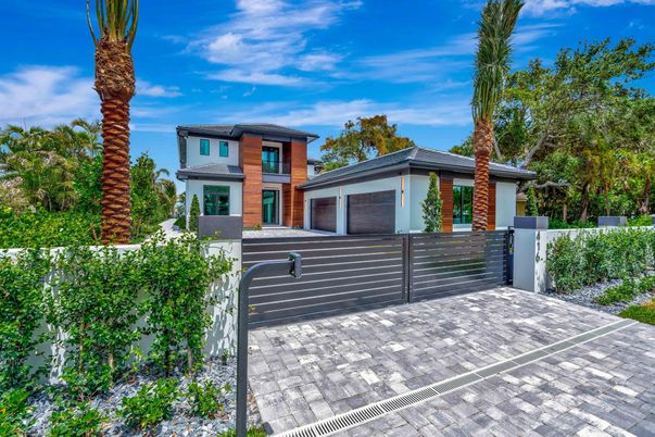 Detached Garage, Exterior