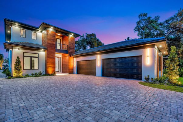 Attached, Exterior, Facade, Modern