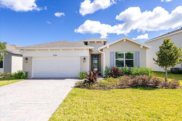 Attached, Exterior, Facade, Ranch