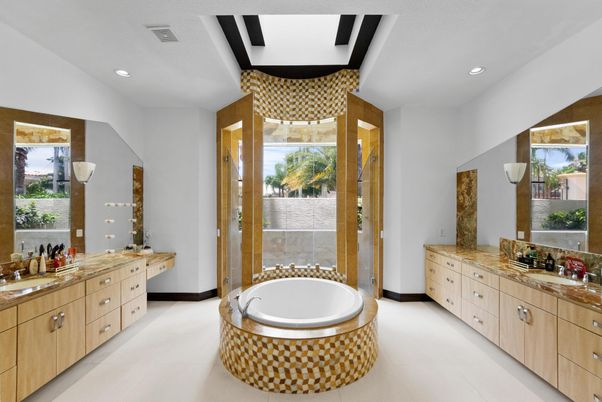 Bathroom, Dual Sink Vanities, Interior, Recessed Lighting