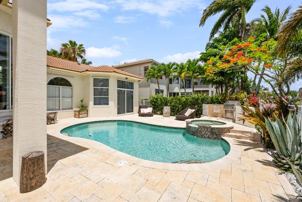 Exterior, Pool