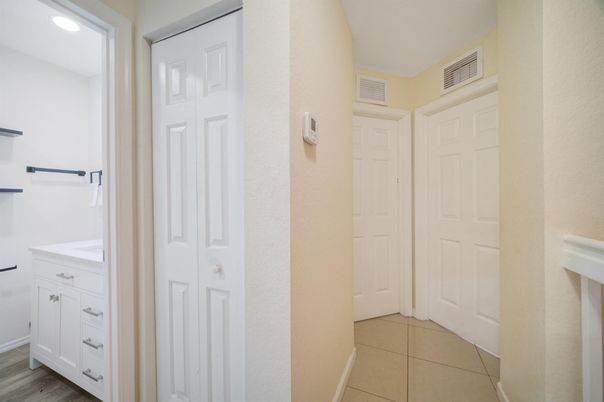 Bathroom, Interior, Recessed Lighting