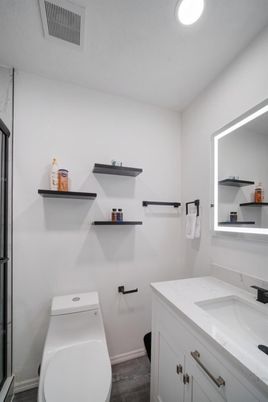 Bathroom, Dual Sink Vanities, Interior, Recessed Lighting