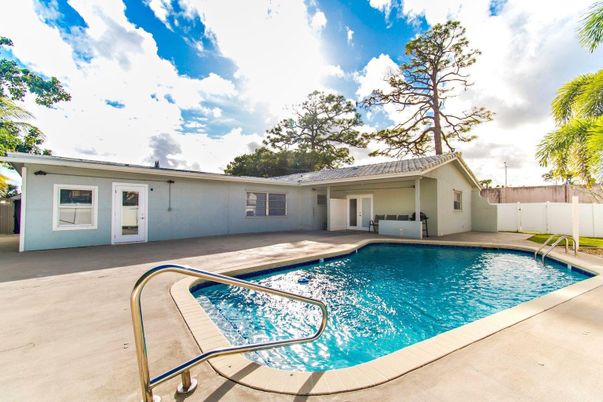 Exterior, Pool