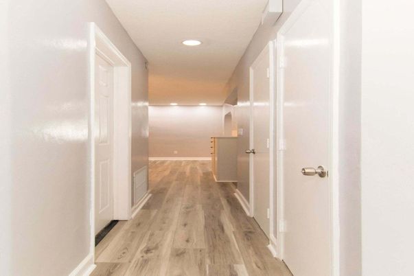 Interior, Recessed Lighting, Wood Texture Flooring