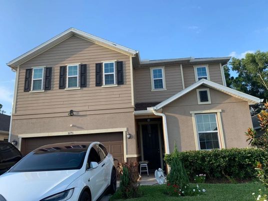 Attached, Exterior, Facade, American Craftsman