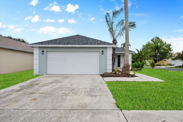 Attached, Exterior, Facade, Ranch