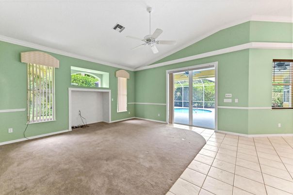 Empty room, Interior