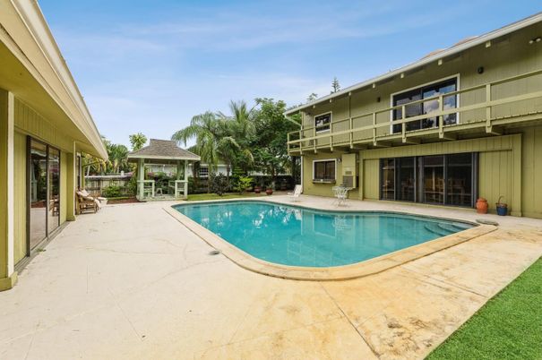 Exterior, Pool