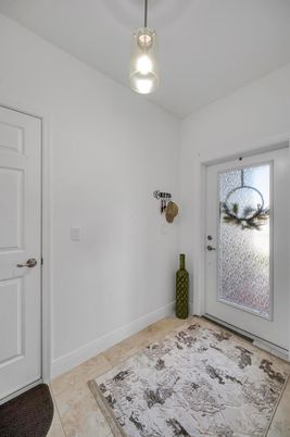 Empty room, Interior, Pendant Lights