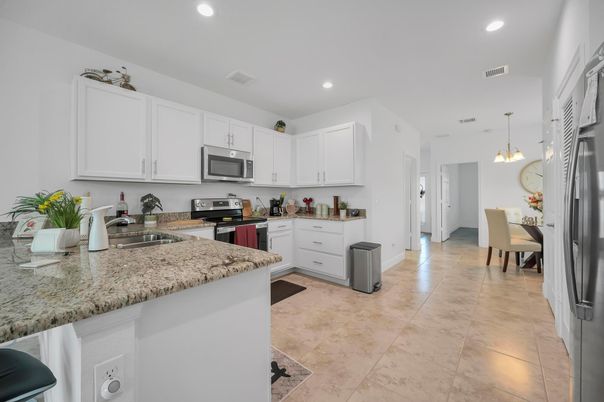 Dining room, Interior, Kitchen, Pendant Lights, Recessed Lighting, Stainless Steel Appliances