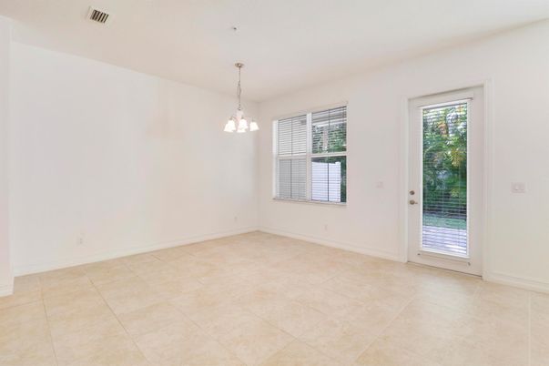 Empty room, Interior, Pendant Lights