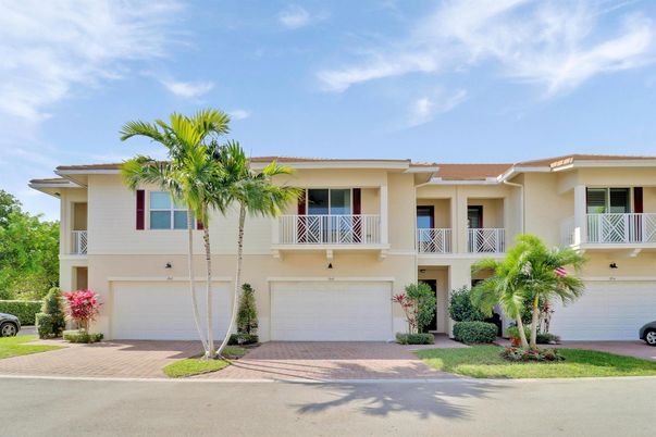Attached, Exterior, Facade, Mediterranean