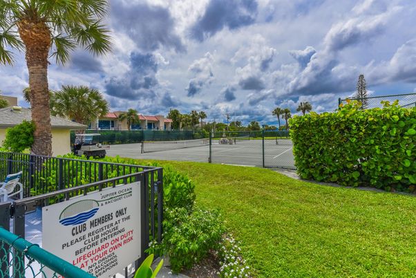 Exterior, Tennis Courts