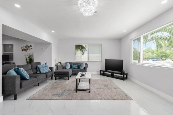 Chandelier, Interior, Living room, Marble, Recessed Lighting