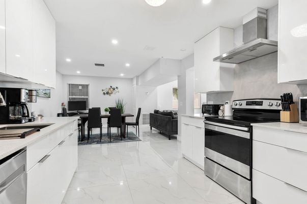 Dining room, Interior, Kitchen, Marble, Recessed Lighting, Stainless Steel Appliances