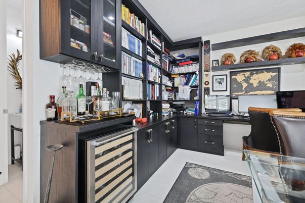 Home Office, Interior