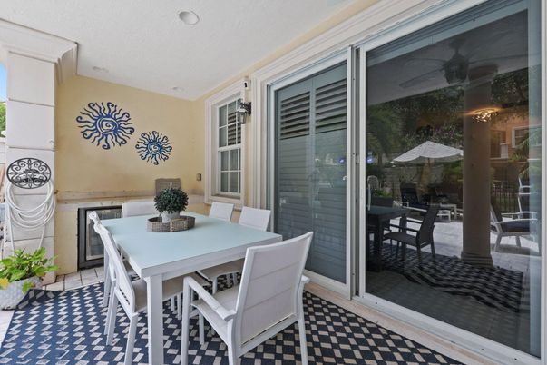 Dining room, Exterior