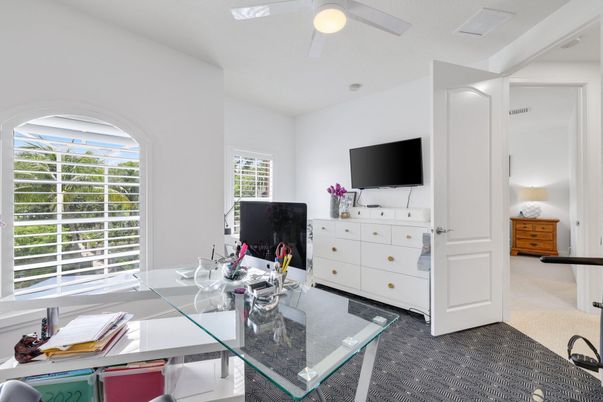 Home Office, Interior