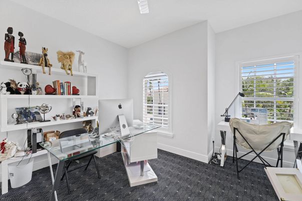 Home Office, Interior