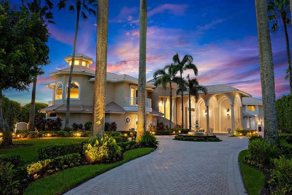 Exterior, Facade, Mediterranean