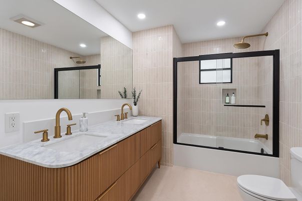 Bathroom, Dual Sink Vanities, Interior, Recessed Lighting