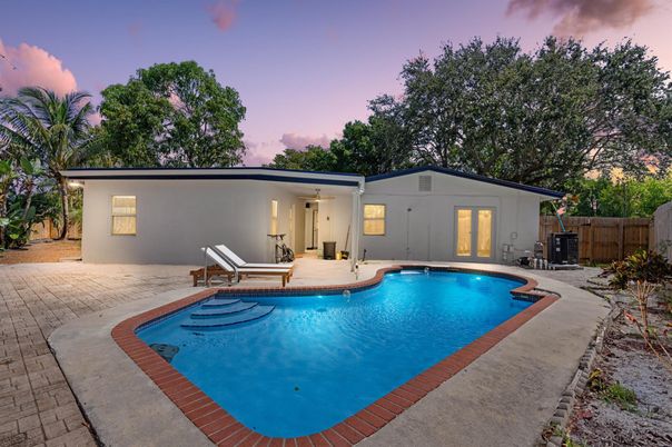 Exterior, Pool