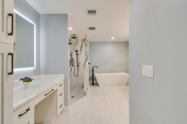 Bathroom, Free Standing Baths, Glass Shower, Interior, Recessed Lighting