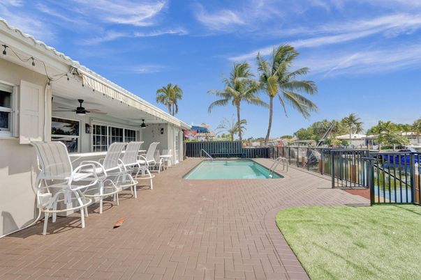 Exterior, Pool