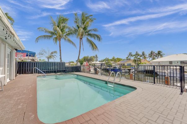 Exterior, Pool