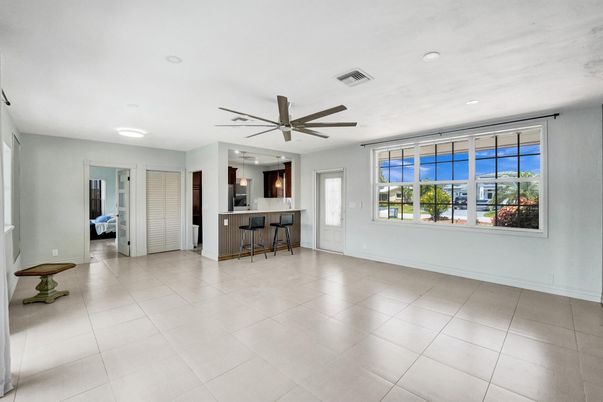 Empty room, Interior, Recessed Lighting