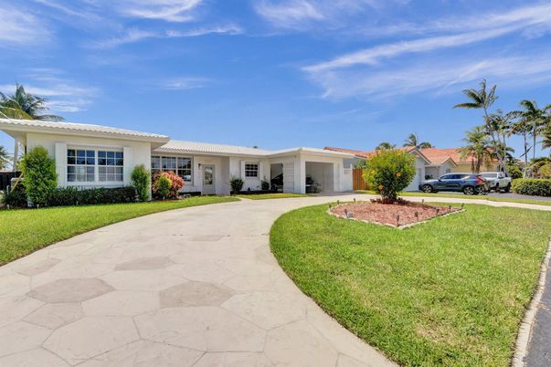 Backyard, Exterior, Facade, Ranch