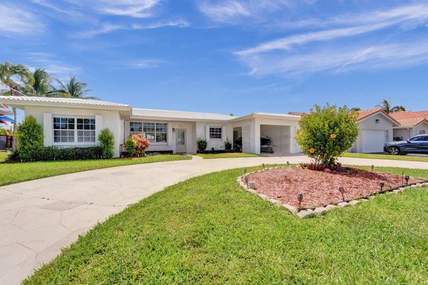 Backyard, Exterior, Facade, Ranch