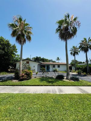 Backyard, Exterior, Facade, Ranch
