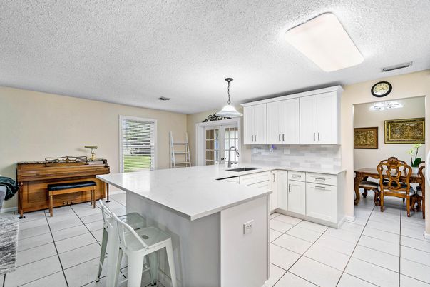 Dining room, Interior, Kitchen, Pendant Lights, Piano