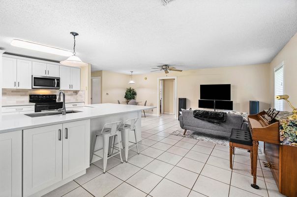 Interior, Kitchen, Living room, Pendant Lights, Stainless Steel Appliances